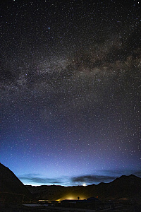 夜晚天台摄影图片-夜晚天台摄影作品-千库网